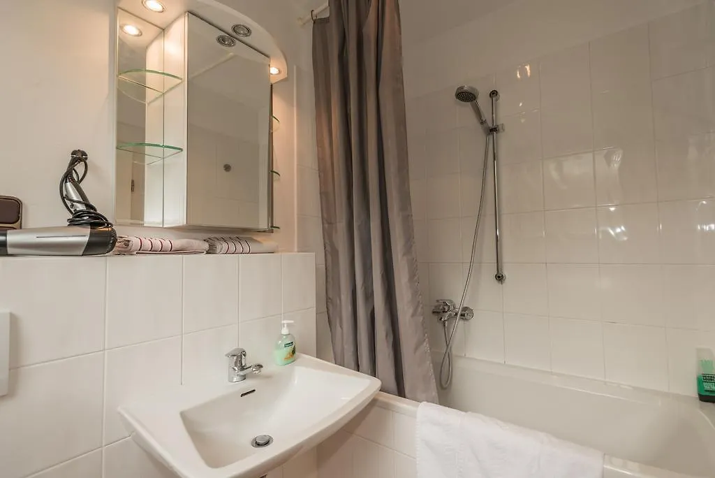 Garden House & East Park-Apartments Grossdorf