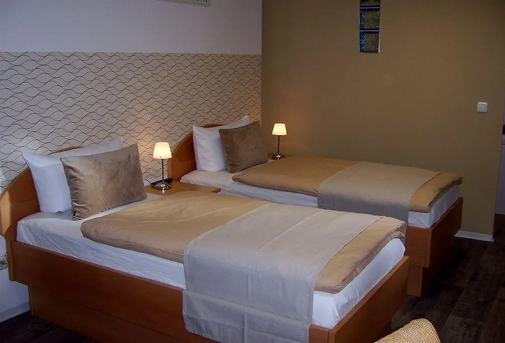 Garden House & East Park-Apartments Grossdorf