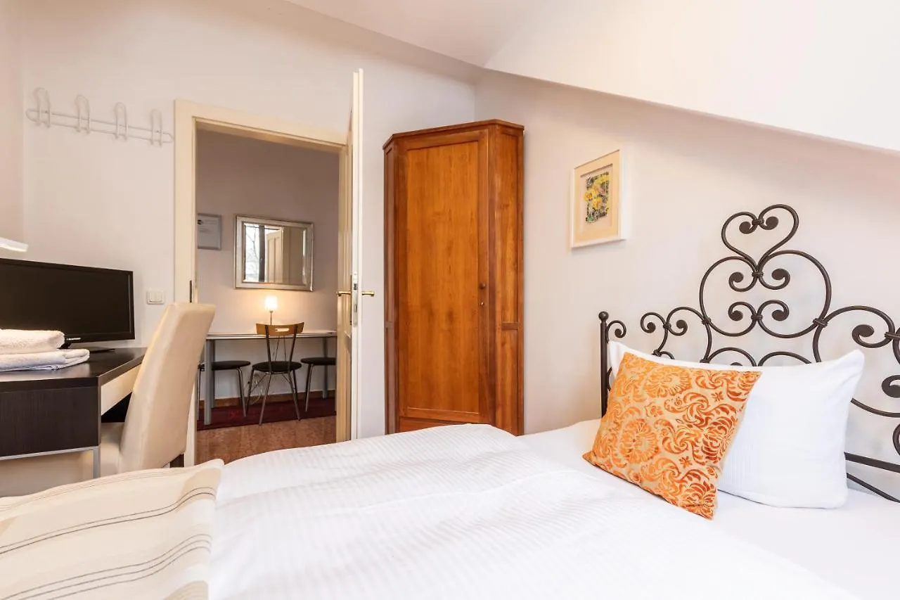 Garden House & East Park-Apartments Grossdorf
